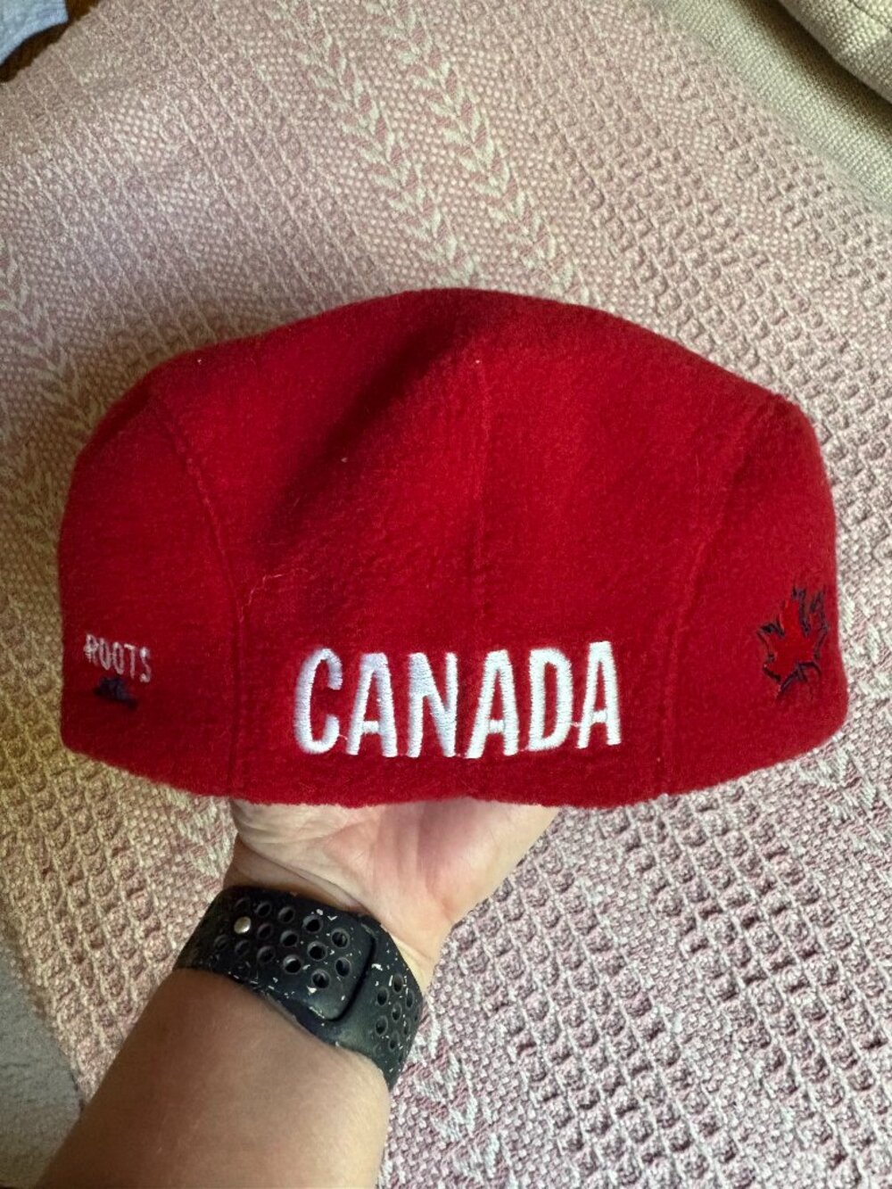Roots Canada red fleece maple leaf flat cap size large